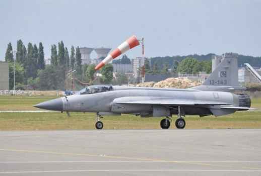 अनुच्छेद 370 से बौखलाया पाक जंग को तैयार, लद्दाख के नजदीक तैनात किए लड़ाकू विमान