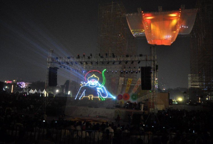 लेजर लाइटों के साथ देशभक्ति गीतों पर झूमी दिल्ली, कनाट प्लेस में चार दिवसीय दिवाली मेले का आगाज