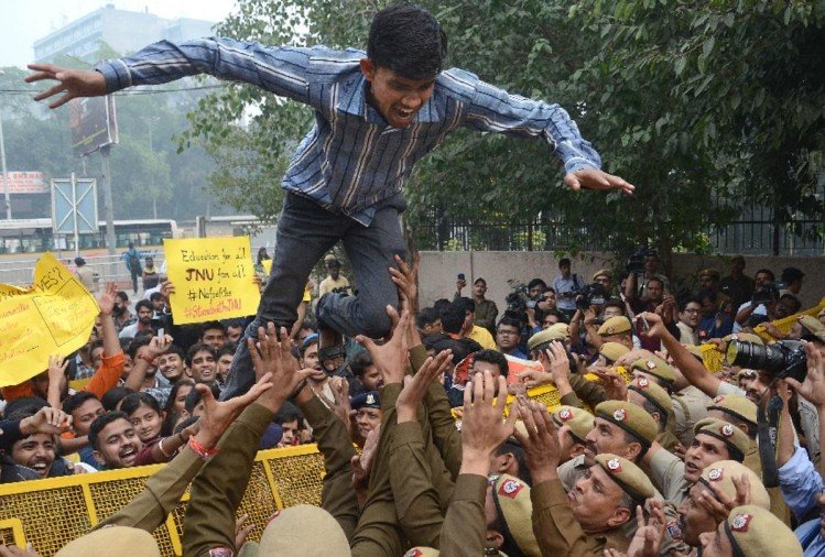 जेएनयूः एमएचआरडी ने गठित की तीन सदस्यीय कमेटी, छात्रसंघ ने की वीसी बदलने की मांग