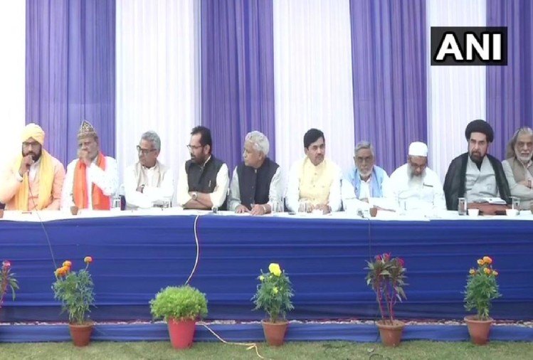 अयोध्या फैसले से पहले केंद्रीय मंत्री नकवी के आवास पर बैठक, आरएसएस नेता और मुस्लिम धर्मगुरु मौजूद 
