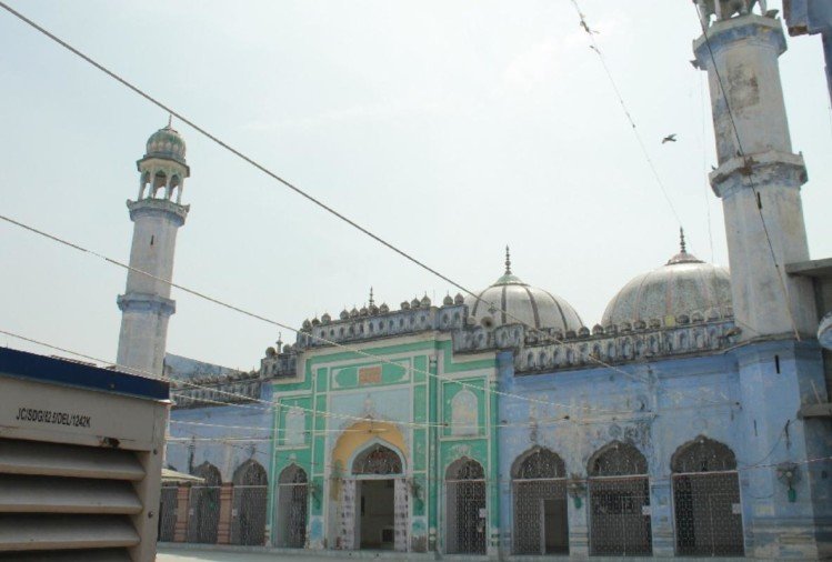 मेरठ: मस्जिद से बरात के एलान से इनकार करने पर दो पक्षों में पथराव, फायरिंग में चार घायल  