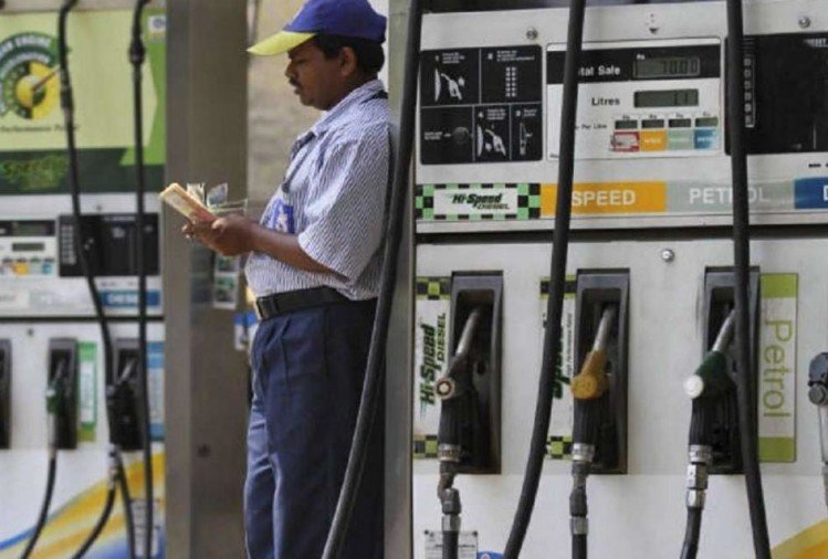 पेट्रोल-डीजल पर न कम होगा टैक्स, न ही आएगा जीएसटी के दायरे मेंः वित्त मंत्री