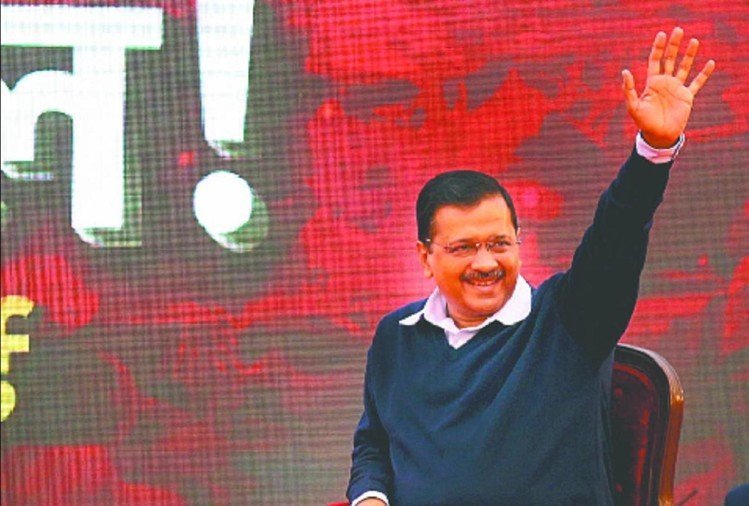 दिल्ली चुनाव : खुले मंच से केजरीवाल ने पेश किया रिपोर्ट कार्ड, विरोधियों पर कसा तंज