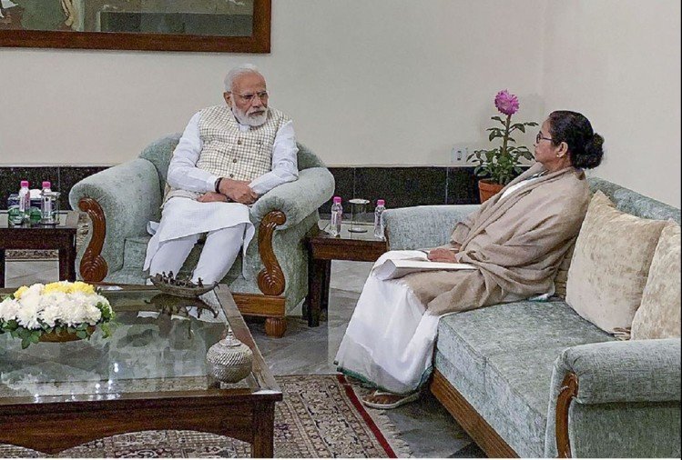 पीएम ने ‘कटमनी’ पर बंगाल सरकार को घेरा, बुलावे के बावजूद भी नहीं पहुंचीं ममता