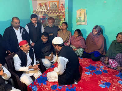 सीएए के खिलाफ प्रदर्शनों में पुलिस की गोली से मारे गए लोग, हम देंगे 5-5 लाख का मुआवजा: अखिलेश