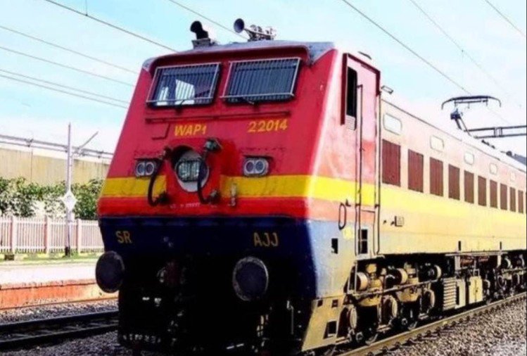 नए साल से ट्रेनों का सफर हुआ महंगा, यहां देखें- किराये की लिस्ट