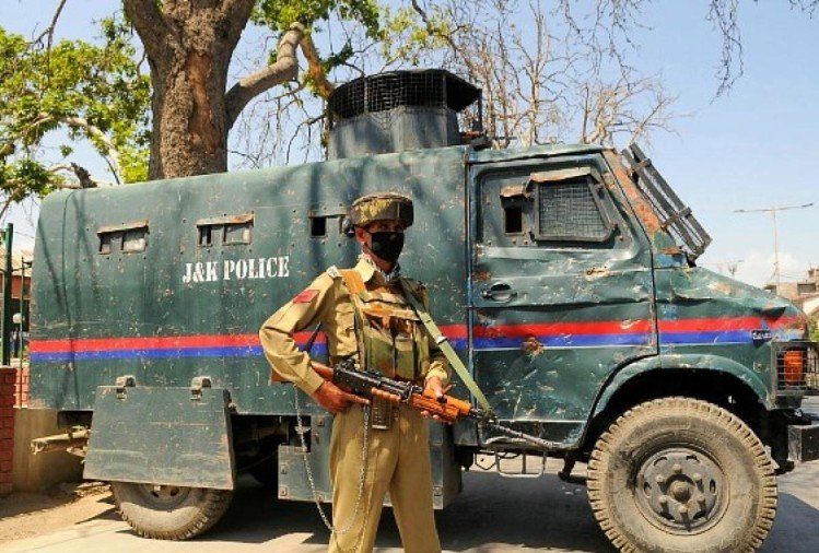 जम्मू-कश्मीर: अवंतीपुरा पुलिस ने पकड़े जैश के चार ओजीडब्लू, आतंकियों को कर रहे थे मदद