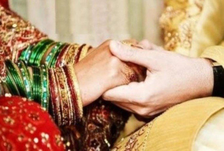 पाकिस्तान : कराची में तीसरी शादी कर रहे दूल्हे को पहली पत्नी ने मंडप में धुना