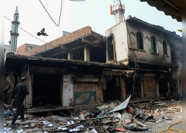 धार्मिक स्थलों को भी बनाया गया निशाना