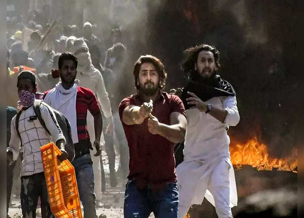 5- पिस्तौल और तमंचे