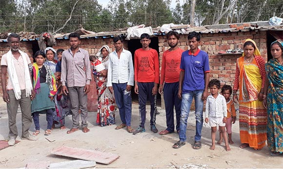 लाकडाउन: ग्रामीणो ने की प्रवासी मजदूरो की मदद, प्रशासन नही चेता