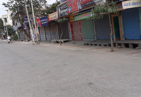 नकुड में लाकडाउन रहा कामयाब, ओवर रेटिंग पर एसडीएम ने 9 हजार का ठोका जुर्माना