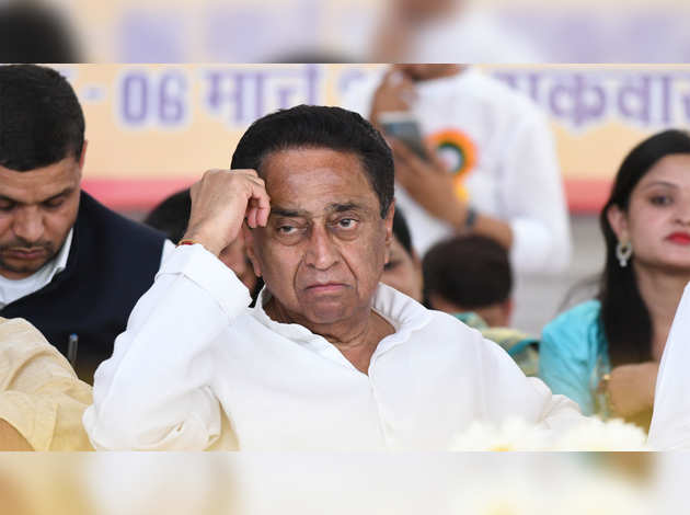 मध्य प्रदेश में राजनीतिक संकट गहराया, सभी 16 मंत्रियों ने सीएम कमलनाथ को सौंपा इस्तीफा