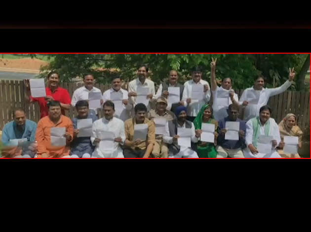 सिंधिया ने कांग्रेस से दिया इस्तीफा, कई विधायकों ने भी छोड़ी पार्टी