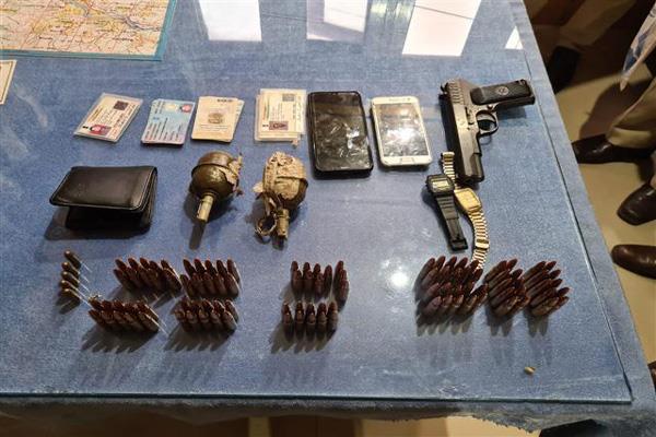 उड़ी में सुरक्षाबलों के हत्थे चढ़ा आतंकी, साथ में मद्दगार भी पकड़ा गया