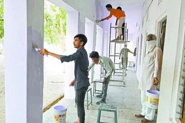 लॉकडाउन में फंसे मजदूरों ने पेश की मिसाल, जिस स्कूल में ठहरे उसी की बदल डाली सूरत