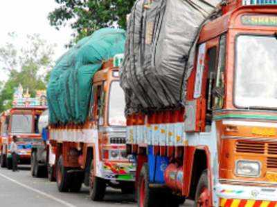 लॉकडाउन: सरकार ने दी तमाम सहूलियतें पर ट्रकों के किराये 80% तक बढ़े, सब्जियों की ढुलाई पर बढ़ा बोझ
