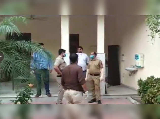 दिल्ली पुलिस ने मौलाना साद के फार्म हाउस पर की छापेमारी