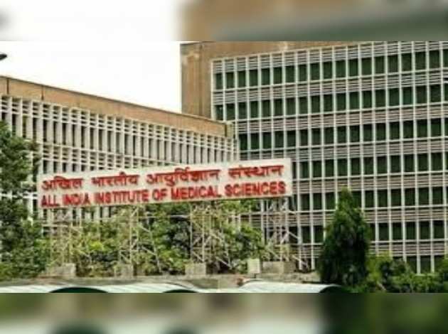 दिल्ली: AIIMS में नर्स कोरोना पॉज़िटिव, 35 स्वास्थ्य अधिकारियों को सेल्फ़ क्वॉरंटीन होने का निर्देश