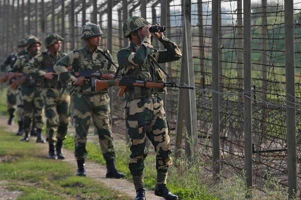 जम्मू-कश्मीर: उरी सेक्टर में पाक की फायरिंग में दो जवान शहीद, 4 नागरिक घायल
