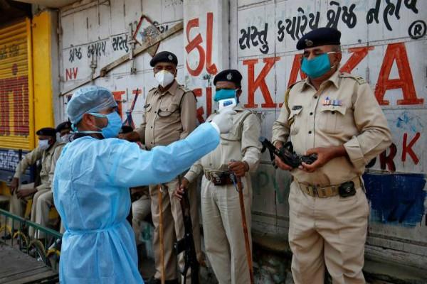 देश में पिछले 24 घंटों में कोरोना के 2553 नए केस, संंक्रमितों की संख्या 42 हजार के पार