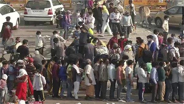 CM योगी के आदेश के बाद UP में नहीं मिल रहा प्रवेश, दिल्ली-गाजीपुर सीमा पर लगी भीड़