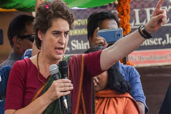 औरैया हादसे को लेकर सरकार पर भड़कीं प्रियंका गांधी, पूछा- सब कुछ देखकर अनजान क्यों हो?
