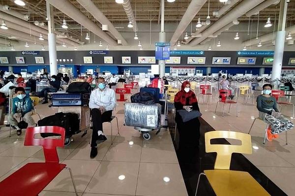 पति की लाश के साथ पत्नी लौटी देश, एयरपोर्ट पर मौजूद सभी यात्री हुए भावुक