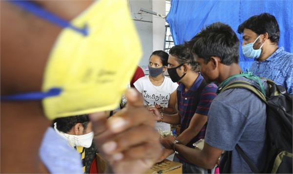 देश में पिछले 24 घंटों में आए 2411 नए मामले आए सामने, संक्रमितों की संख्या 37,776 पहुंची