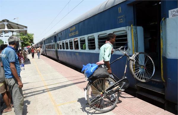 प्रवासी मजदूरों के लिए राहत की खबर, अब हर जिले से चलेगीं ‘श्रमिक स्पेशल ट्रेन’