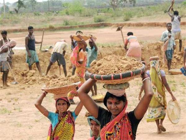 केंद्र का बड़ा ऐलान, मनरेगा के लिए 40 हजार करोड़ का अतिरिक्त पैकेज देगी सरकार
