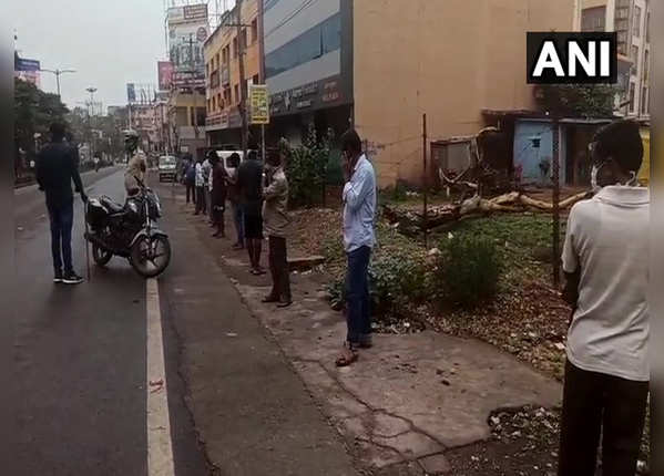 कर्नाटक में पुलिस भी मौके पर मौजूद