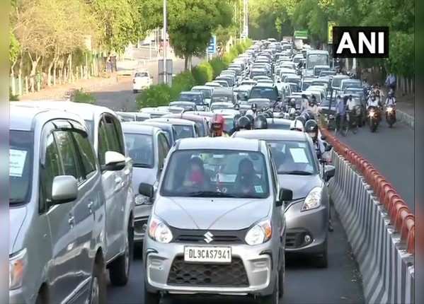 पहले ही दिन लगा भीषण जाम