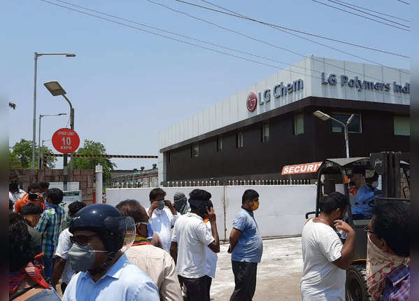 सुरक्षित स्थानों में पहुंचाए गए लोग