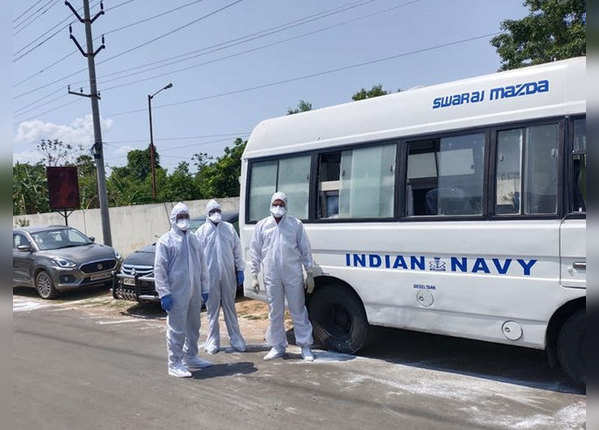 बेसुध होकर नाले में गिरे पड़े थे लोग