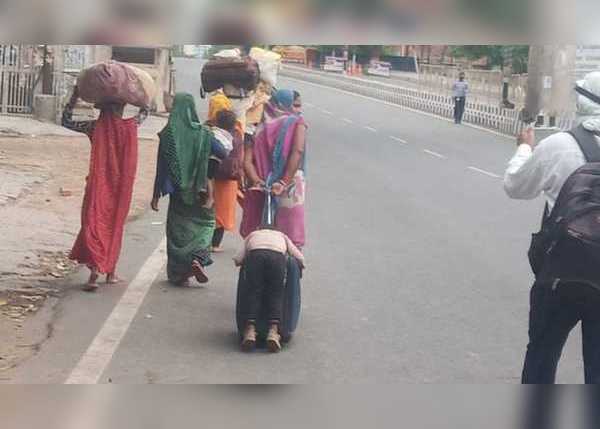 तू थक गया होगा, ऐसे ही सो ले