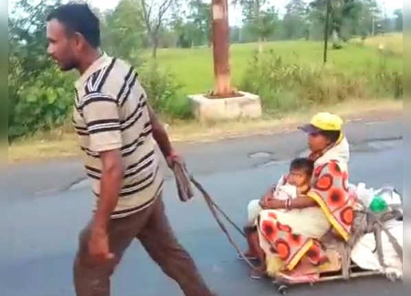 जुगाड़ की गाड़ी पर गर्भवती पत्नी और बेटी को बिठाया, 17 दिन में 800KM चला