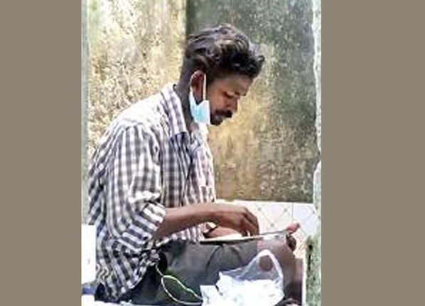 टॉइलट में रहा, खाना भी वहीं खाया