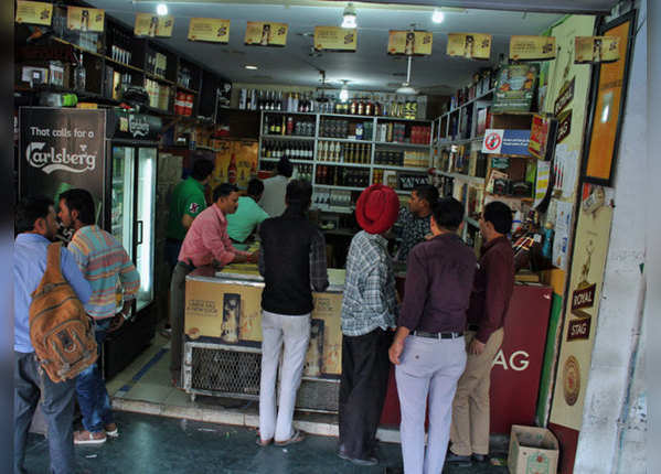 ​तमिलनाडु में खुलेंगी शराब दुकानें