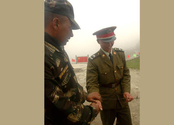 किसके पास कितनी सेना