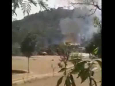 देखें: LPG सिलिंडर लेकर कश्मीर जा रहे ट्रक में लगी आग, 45 मिनट तक हुए कई धमाके