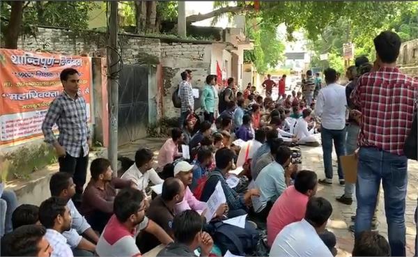 69000 शिक्षक भर्तीः यूपी सरकार ने नियुक्ति प्रक्रिया रोकने के आदेश को दी चुनौती