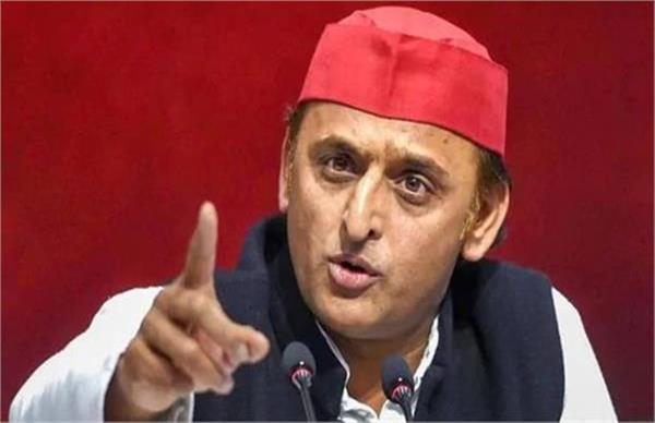 अस्पताल की तलाश में गर्भवती महिला ने तोड़ा दम, अखिलेश ने योगी सरकार पर उठाए सवाल
