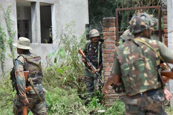 J&K: शोपियां में सुरक्षा बलों के हाथ लगी बड़ी कामयाबी, एनकाउंटर में ढेर किए 5 आतंकवादी