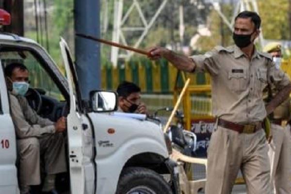 मास्क न लगाने की लापरवाही पर पुलिस ने BJP नेता को पीटा