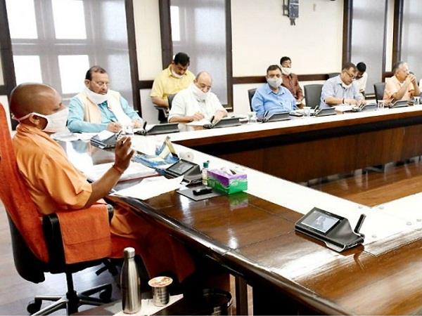 घूसखोरों के खिलाफ सख्त हुई यूपी सरकार, जारी किया हेल्पलाइन नंबर