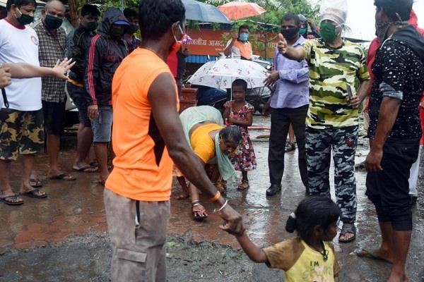 Mumbai Cyclone: 10 तस्वीरों में देखें चक्रवात निसर्ग ने पल भर में कैसे मचाया तांडव