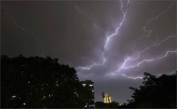 सावधान! आने वाले 3 घंटों में यूपी में आएगा तूफान, तेज बारिश की संभावना