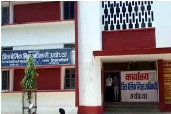शिक्षा विभाग की बड़ी लापरवाही: शिक्षिका को भूले रिटायर करना, 2 माह की सैलरी भी खाते में किया ट्रांसफर