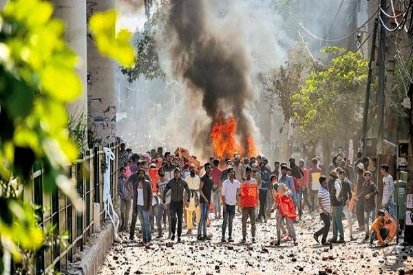 दिल्ली दंगे: पुलिस ने हत्या के मामलों में 39 व्यक्तियों के विरुद्ध दाखिल किए सात आरोप पत्र